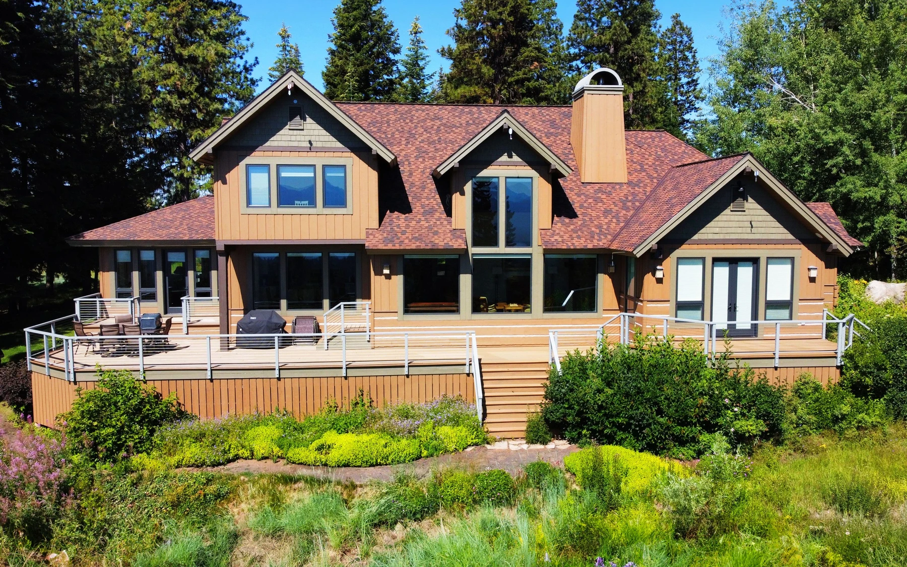 Club Hill Refresh: an elegant refresh of a Whitetail Club home